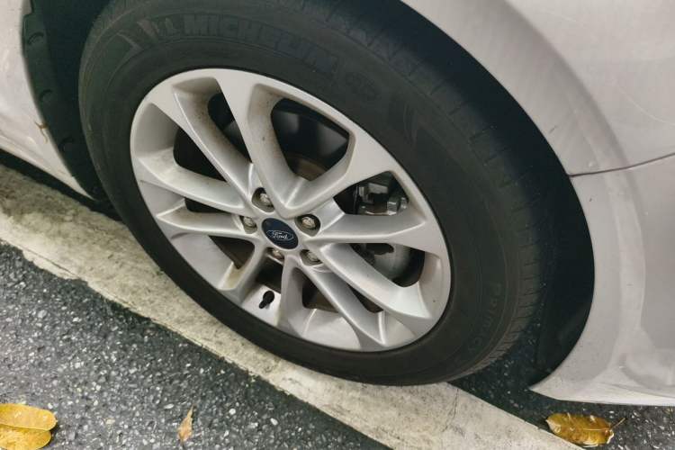 Used Ford Mondeo 2018 EcoBoost 180 Smart Control Fashion Model China VI Standard Right Front Wheel Hub