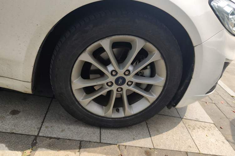 Used Ford Mondeo 2018 EcoBoost 180 Smart Control Fashion Model China VI Standard Right Front Wheel Hub