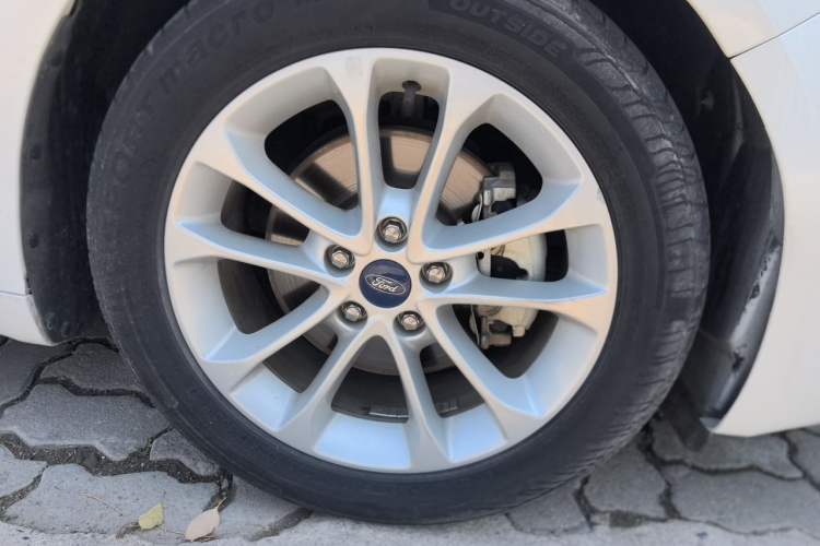 Used Ford Mondeo 2018 EcoBoost 180 Smart Control Fashion Model China VI Standard Right Front Wheel Hub