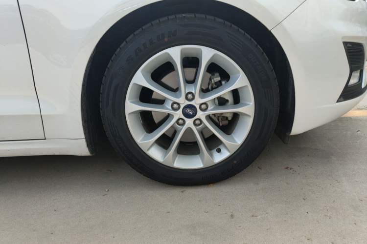 Used Ford Mondeo 2018 EcoBoost 200 Smart Control Fashion Model China V Standard Right Front Wheel Hub