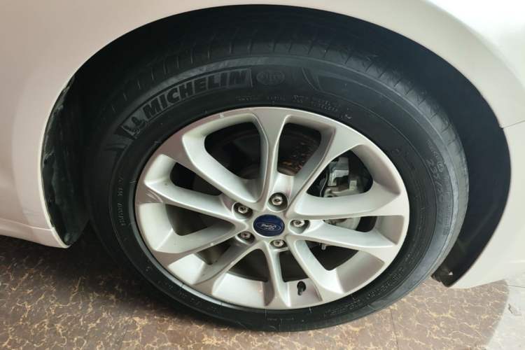 Used Ford Mondeo 2018 EcoBoost 180 Smart Control Fashion Model China VI Standard Right Front Wheel Hub