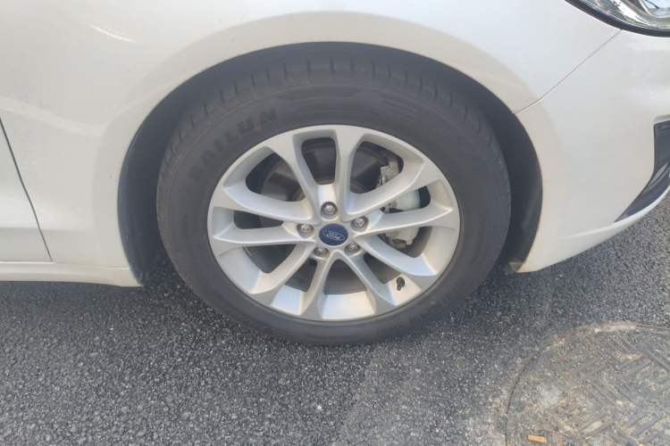 Used Ford Mondeo 2018 EcoBoost 200 Smart Control Fashion Model China V Standard Right Front Wheel Hub