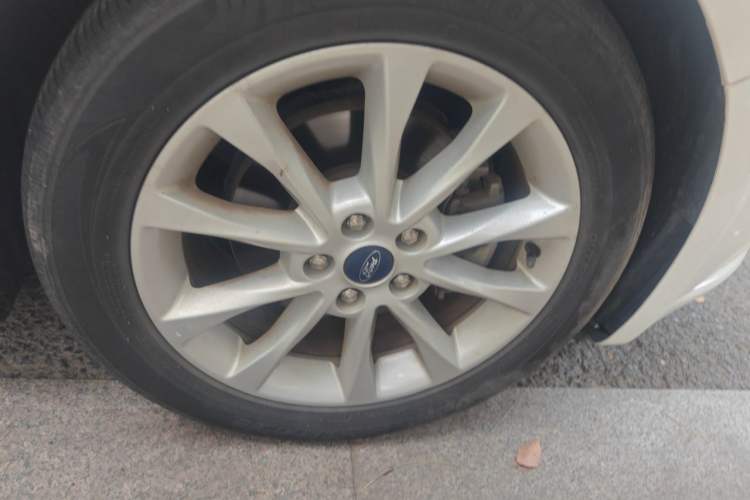 Used Ford Mondeo 2018 EcoBoost 180 Fashion Edition Right Front Wheel Hub