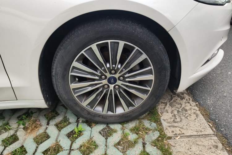 Used Ford Mondeo 2018 EcoBoost 180 Luxury Model Right Front Wheel Hub