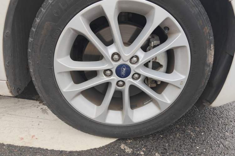 Used Ford Mondeo 2018 EcoBoost 180 Smart Control Fashion Model China V Standard Right Front Wheel Hub