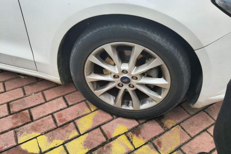 Used Ford Mondeo 2018 EcoBoost 200 Stylish Model Right Front Wheel Hub