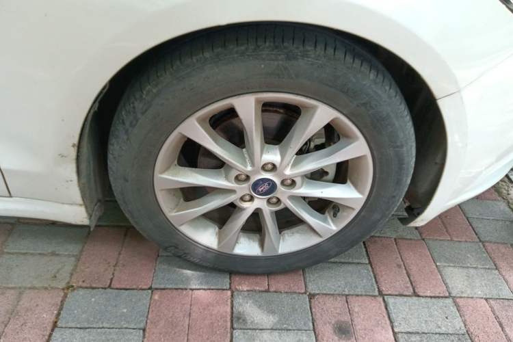 Used Ford Mondeo 2018 EcoBoost 200 Stylish Model Right Front Wheel Hub