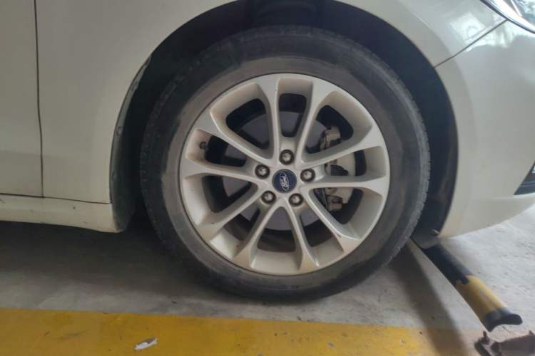 Used Ford Mondeo 2018 EcoBoost 200 Smart Control Fashion Model China V Standard Right Front Wheel Hub