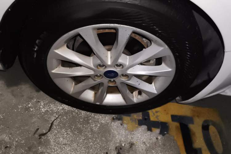 Used Ford Mondeo 2018 EcoBoost 180 Fashion Edition Right Front Wheel Hub