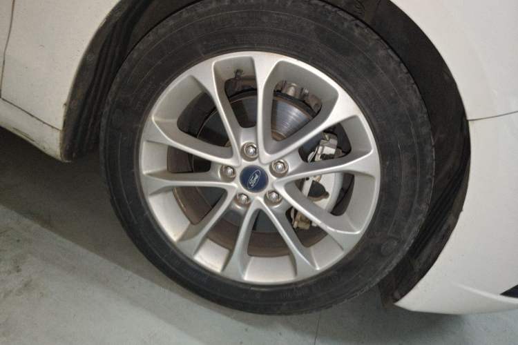 Used Ford Mondeo 2018 EcoBoost 180 Smart Control Fashion Model China VI Standard Right Front Wheel Hub