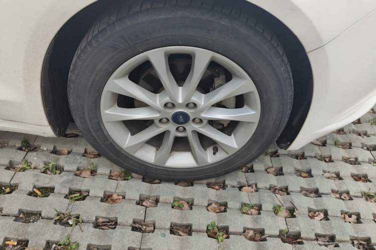 Used Ford Mondeo 2018 EcoBoost 180 Fashion Edition Right Front Wheel Hub