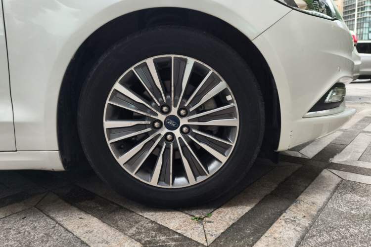 Used Ford Mondeo 2018 EcoBoost 200 Luxury Model Right Front Wheel Hub