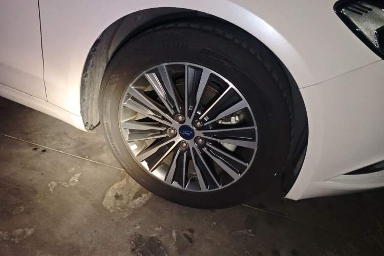 Used Ford Mondeo 2018 EcoBoost 200 Luxury Model Right Front Wheel Hub