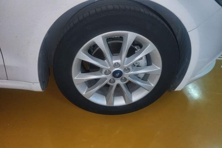 Used Ford Mondeo 2018 EcoBoost 180 Fashion Edition Right Front Wheel Hub