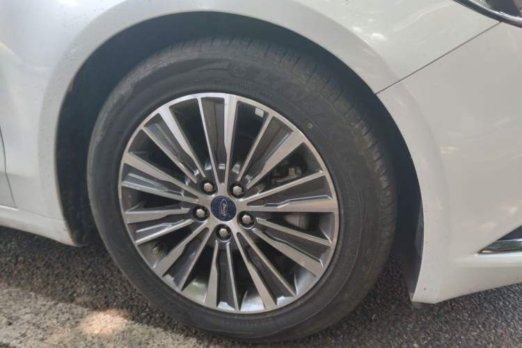 Used Ford Mondeo 2018 EcoBoost 200 Luxury Model Right Front Wheel Hub