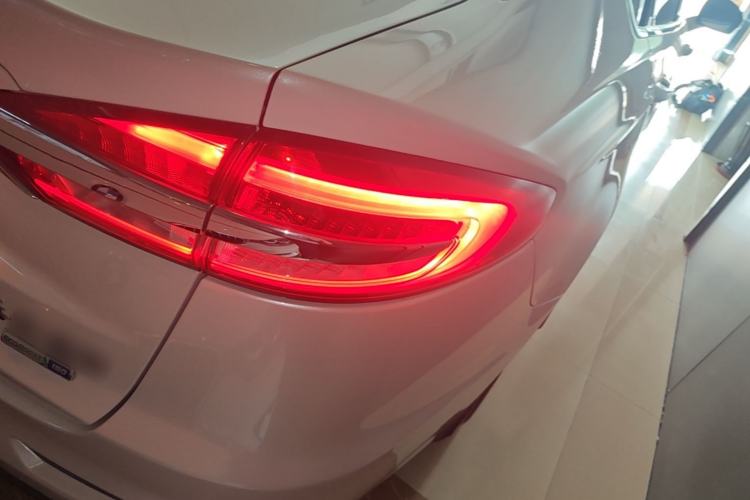 Used Ford Mondeo 2018 EcoBoost 180 Smart Control Fashion Model China VI Standard Right Rear Taillight