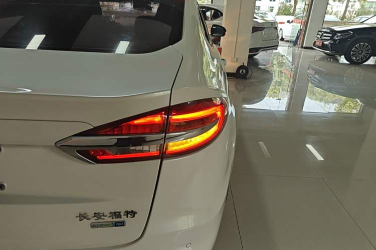 Used Ford Mondeo 2018 EcoBoost 180 Smart Control Fashion Model China V Standard Right Rear Taillight