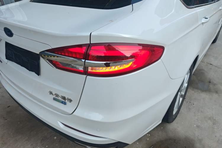 Used Ford Mondeo 2018 EcoBoost 180 Smart Control Fashion Model China VI Standard Right Rear Taillight