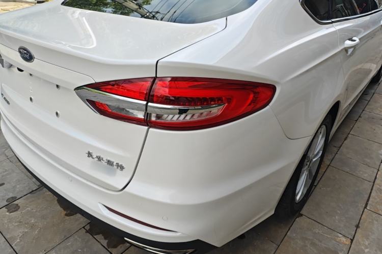 Used Ford Mondeo 2018 EcoBoost 180 Smart Control Fashion Model China VI Standard Right Rear Taillight