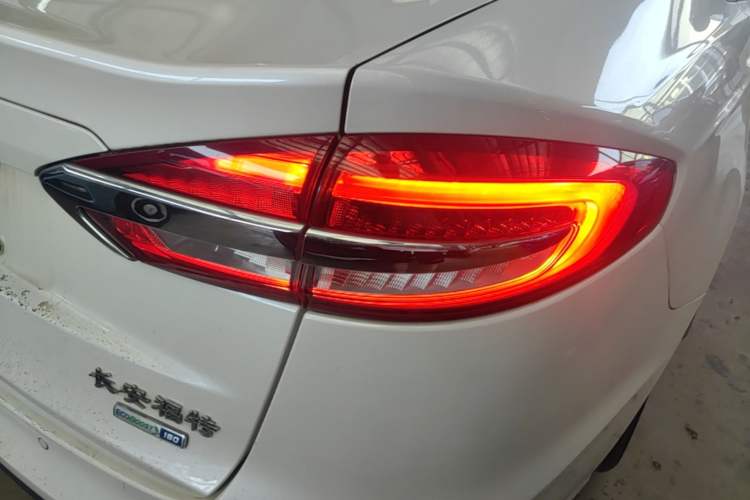 Used Ford Mondeo 2018 EcoBoost 180 Smart Control Fashion Model China VI Standard Right Rear Taillight