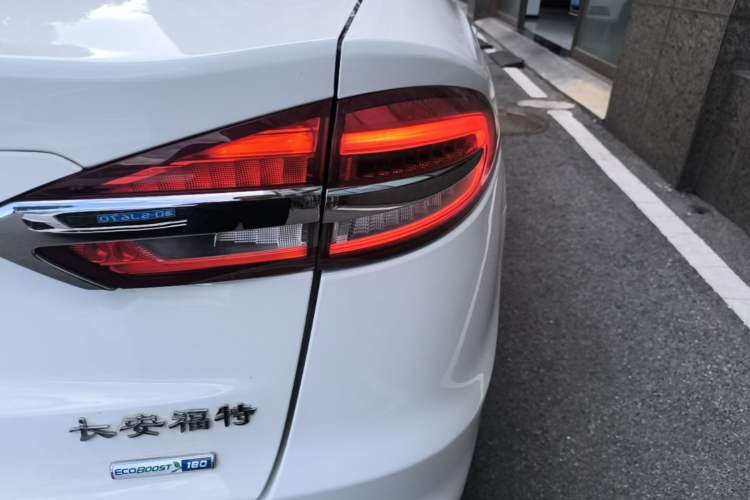 Used Ford Mondeo 2018 EcoBoost 180 Smart Control Fashion Model China V Standard Right Rear Taillight