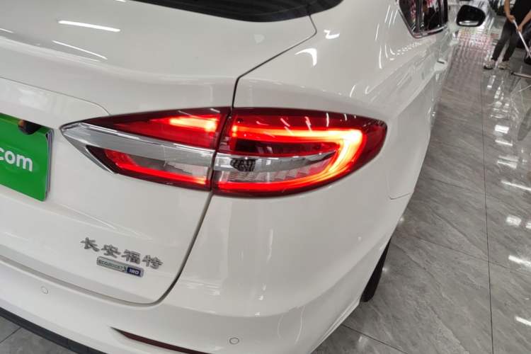 Used Ford Mondeo 2018 EcoBoost 180 Smart Control Fashion Model China VI Standard Right Rear Taillight
