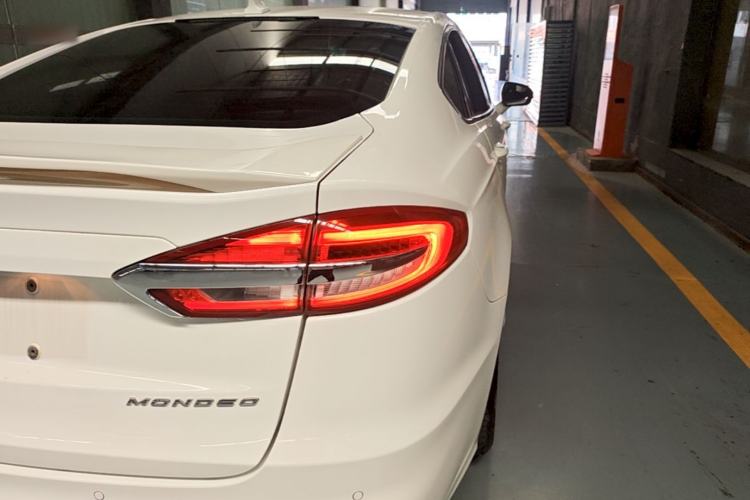 Used Ford Mondeo 2018 EcoBoost 180 Smart Control Fashion Model China VI Standard Right Rear Taillight