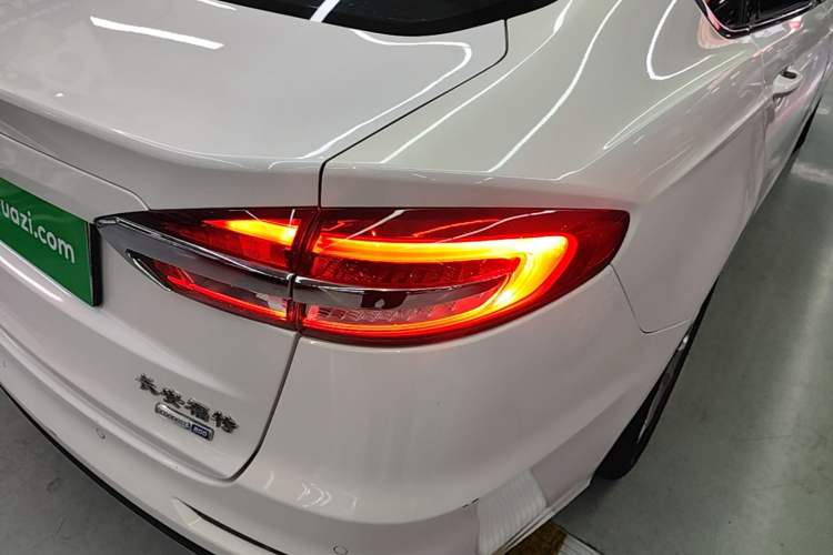 Used Ford Mondeo 2018 EcoBoost 200 Smart Control Fashion Model China VI Standard Right Rear Taillight