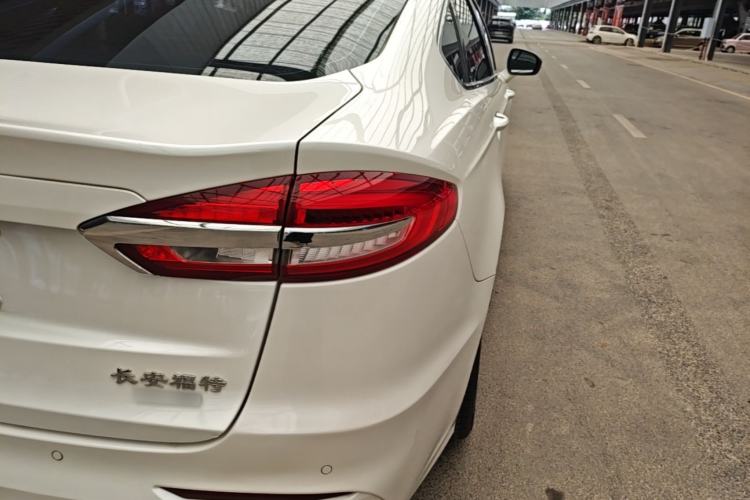 Used Ford Mondeo 2018 EcoBoost 200 Smart Control Fashion Model China VI Standard Right Rear Taillight