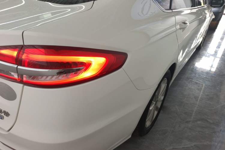 Used Ford Mondeo 2018 EcoBoost 200 Smart Control Fashion Model China VI Standard Right Rear Taillight