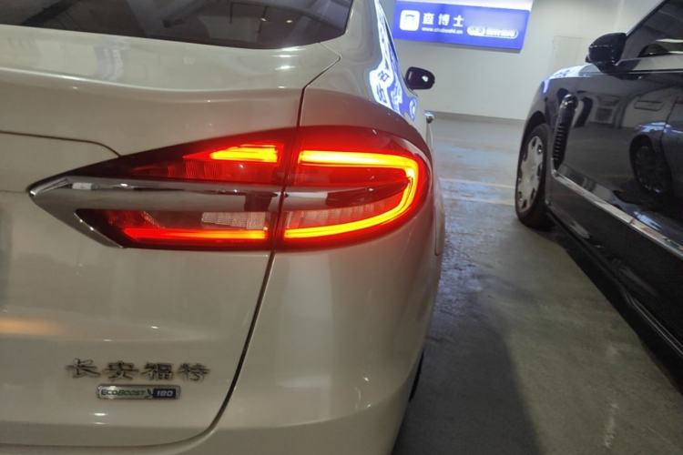 Used Ford Mondeo 2018 EcoBoost 180 Smart Control Fashion Model China V Standard Right Rear Taillight