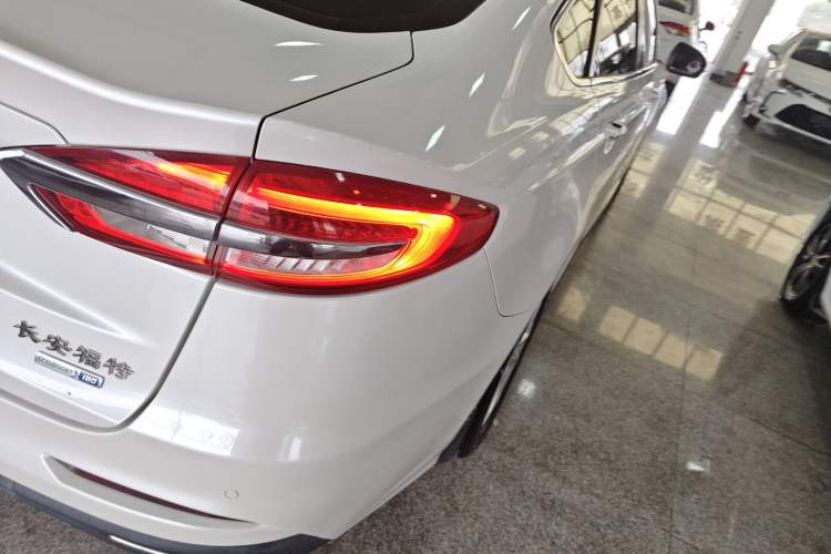 Used Ford Mondeo 2018 EcoBoost 180 Smart Control Fashion Model China V Standard Right Rear Taillight