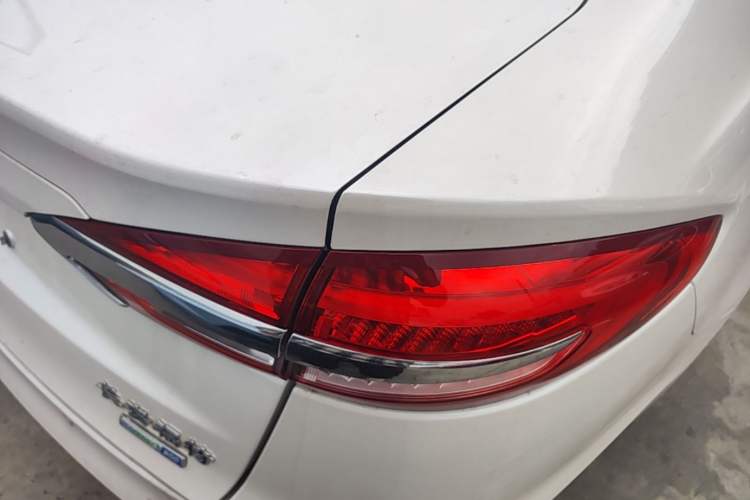 Used Ford Mondeo 2018 EcoBoost 200 Smart Control Fashion Model China VI Standard Right Rear Taillight
