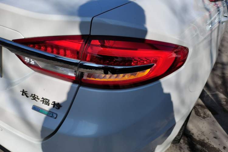 Used Ford Mondeo 2018 EcoBoost 180 Fashion Edition Right Rear Taillight