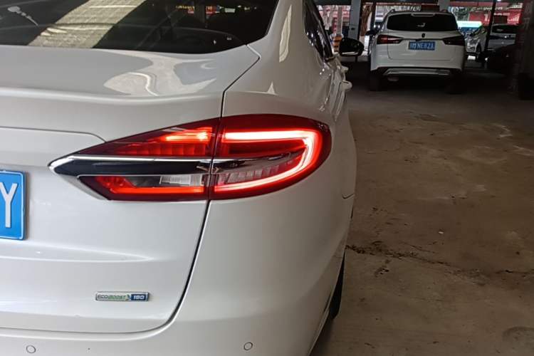 Used Ford Mondeo 2018 EcoBoost 180 Smart Control Fashion Model China V Standard Right Rear Taillight