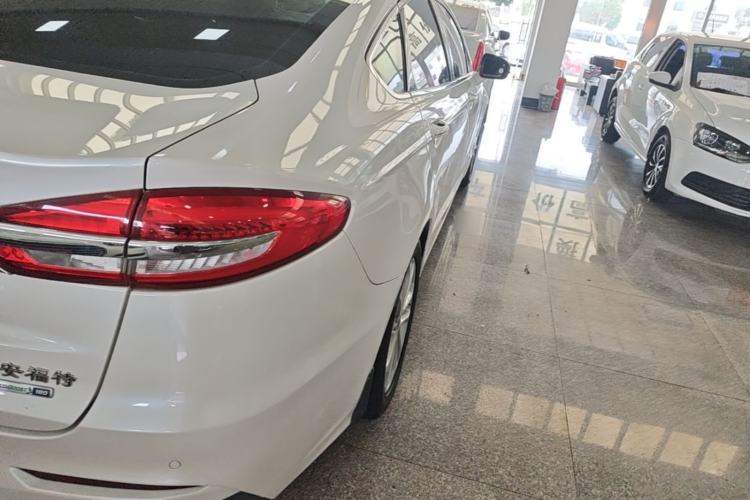 Used Ford Mondeo 2018 EcoBoost 180 Smart Control Fashion Model China V Standard Right Rear Taillight