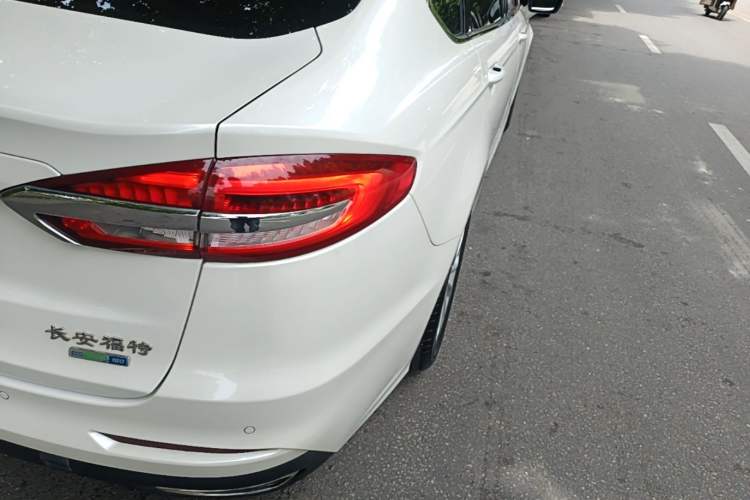 Used Ford Mondeo 2018 EcoBoost 180 Smart Control Fashion Model China V Standard Right Rear Taillight