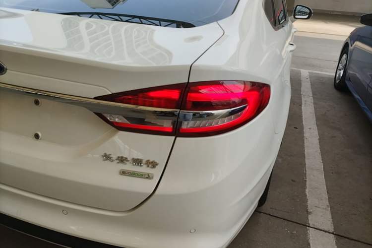 Used Ford Mondeo 2018 EcoBoost 180 Fashion Edition Right Rear Taillight