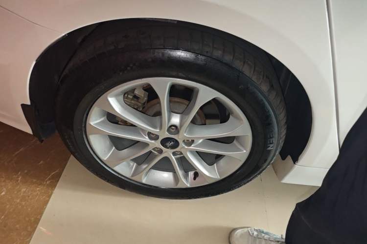 Used Ford Mondeo 2018 EcoBoost 180 Smart Control Fashion Model China VI Standard Right Rear Wheel Hub