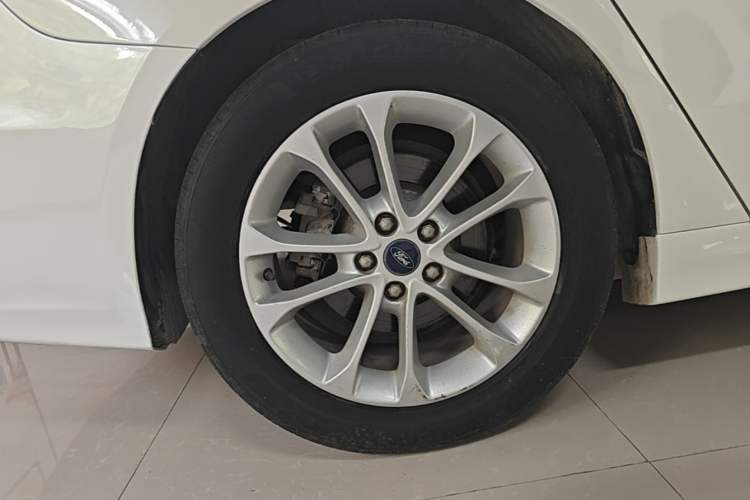 Used Ford Mondeo 2018 EcoBoost 180 Smart Control Fashion Model China V Standard Right Rear Wheel Hub