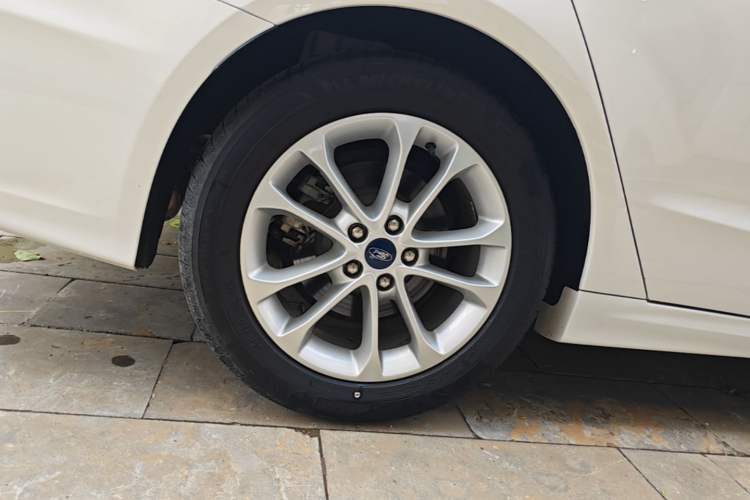 Used Ford Mondeo 2018 EcoBoost 180 Smart Control Fashion Model China VI Standard Right Rear Wheel Hub
