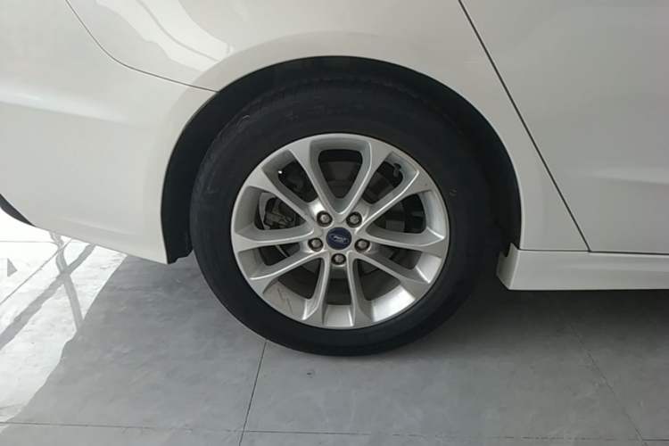 Used Ford Mondeo 2018 EcoBoost 180 Smart Control Fashion Model China V Standard Right Rear Wheel Hub
