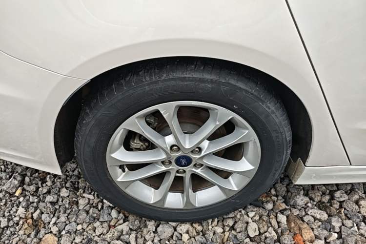 Used Ford Mondeo 2018 EcoBoost 180 Smart Control Fashion Model China VI Standard Right Rear Wheel Hub