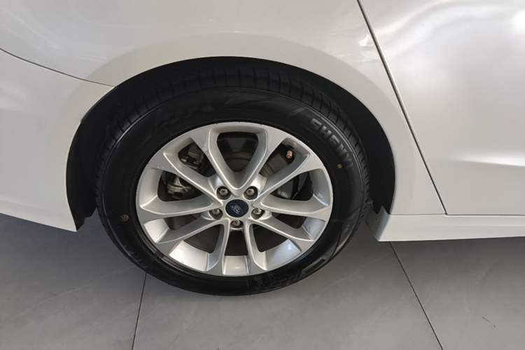 Used Ford Mondeo 2018 EcoBoost 180 Smart Control Fashion Model China V Standard Right Rear Wheel Hub