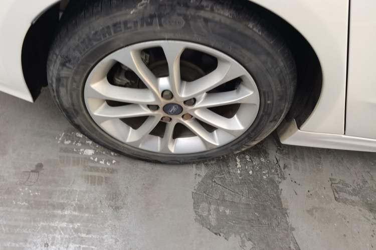 Used Ford Mondeo 2018 EcoBoost 180 Smart Control Fashion Model China VI Standard Right Rear Wheel Hub