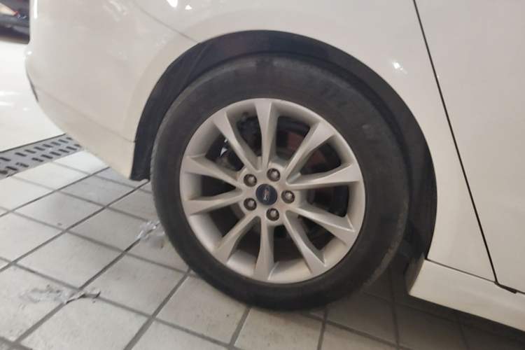 Used Ford Mondeo 2018 EcoBoost 180 Fashion Edition Right Rear Wheel Hub