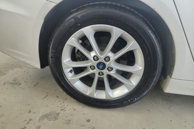 Used Ford Mondeo 2018 EcoBoost 180 Smart Control Fashion Model China VI Standard Right Rear Wheel Hub