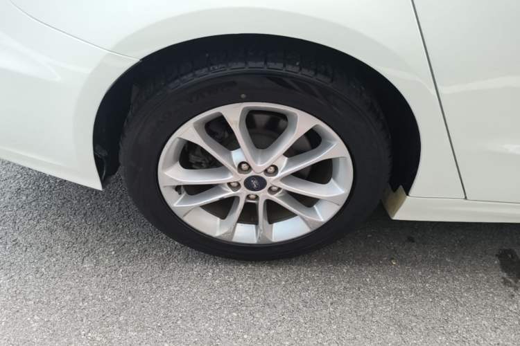 Used Ford Mondeo 2018 EcoBoost 180 Smart Control Fashion Model China V Standard Right Rear Wheel Hub
