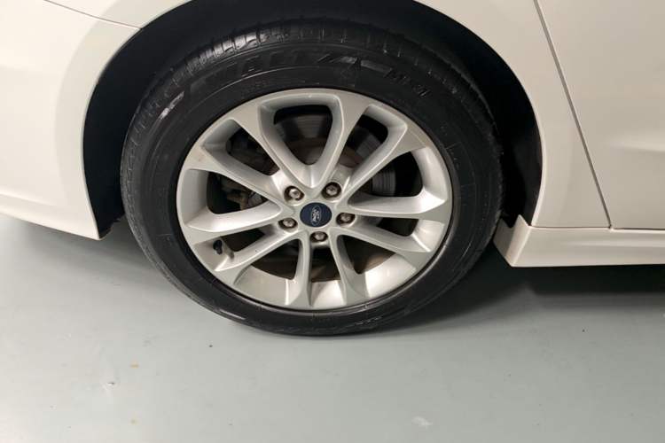 Used Ford Mondeo 2018 EcoBoost 180 Smart Control Fashion Model China VI Standard Right Rear Wheel Hub