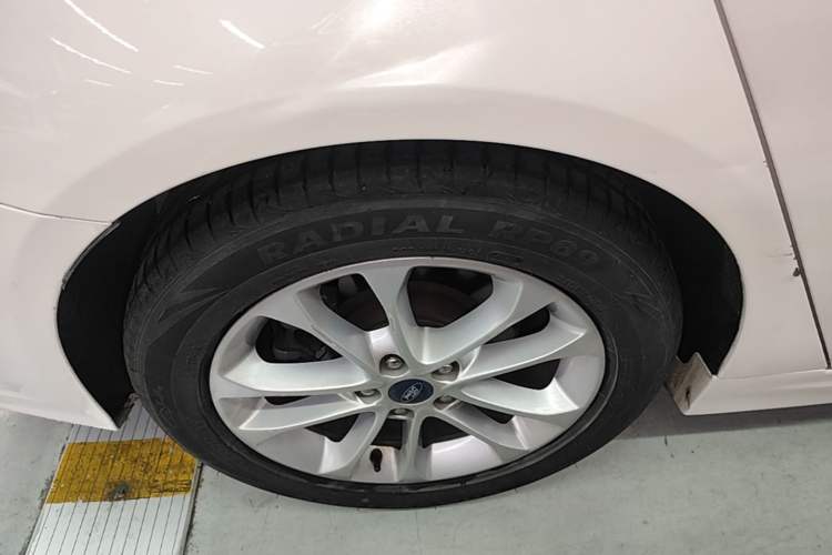 Used Ford Mondeo 2018 EcoBoost 200 Smart Control Fashion Model China VI Standard Right Rear Wheel Hub